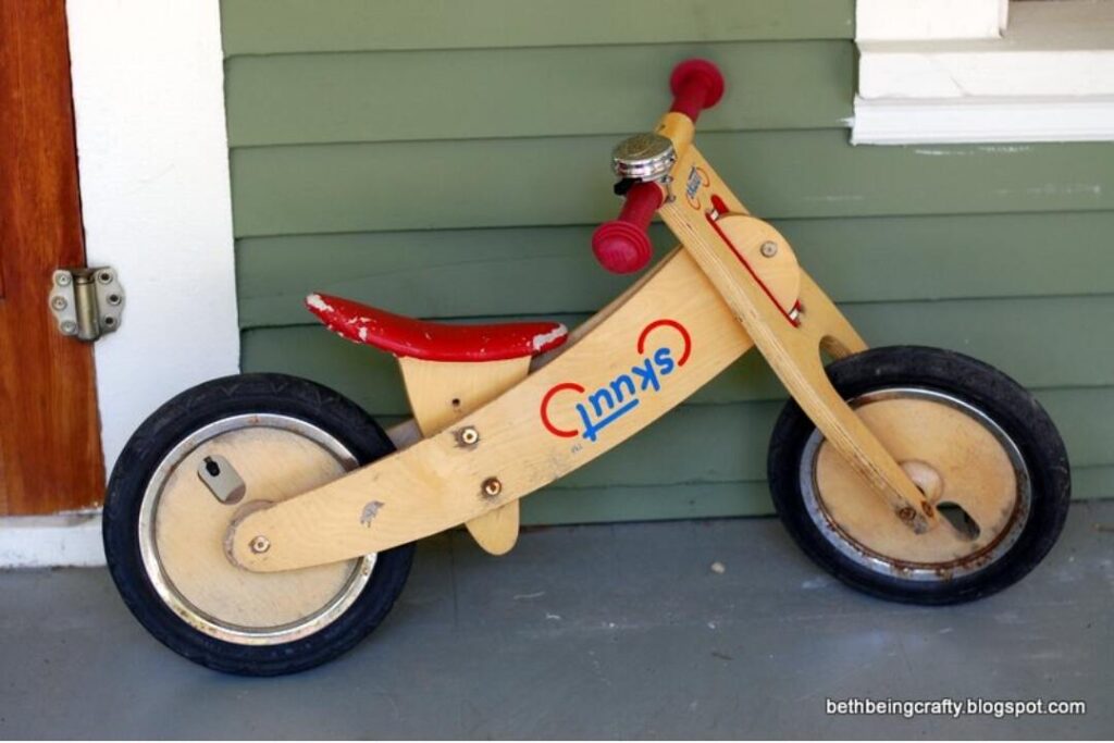 diggin active skuut wooden balance bike